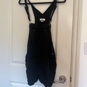 Aritzia TNA overall shorts